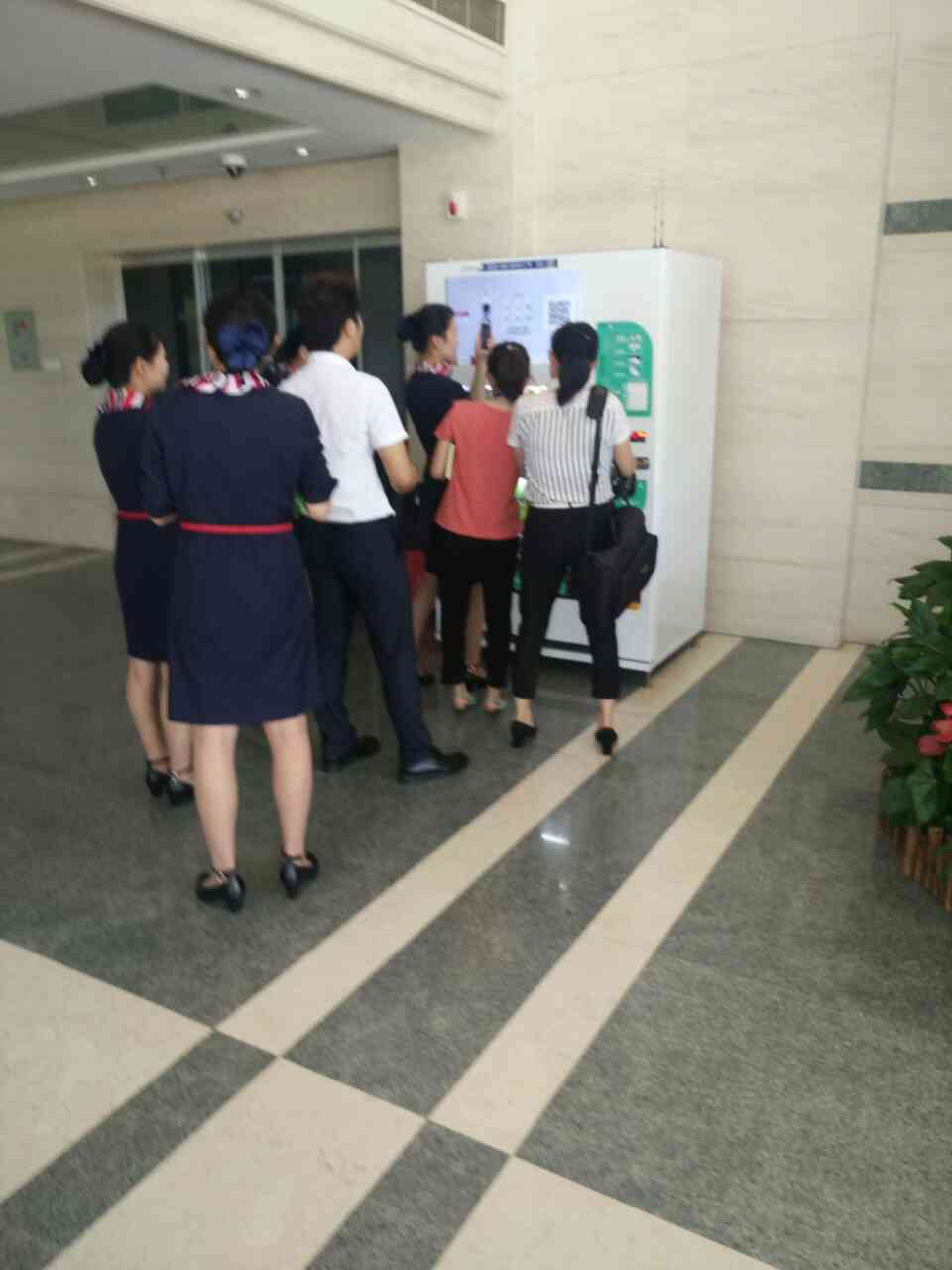 自動(dòng)售貨機，自助販賣(mài)機，富宏智能售貨機