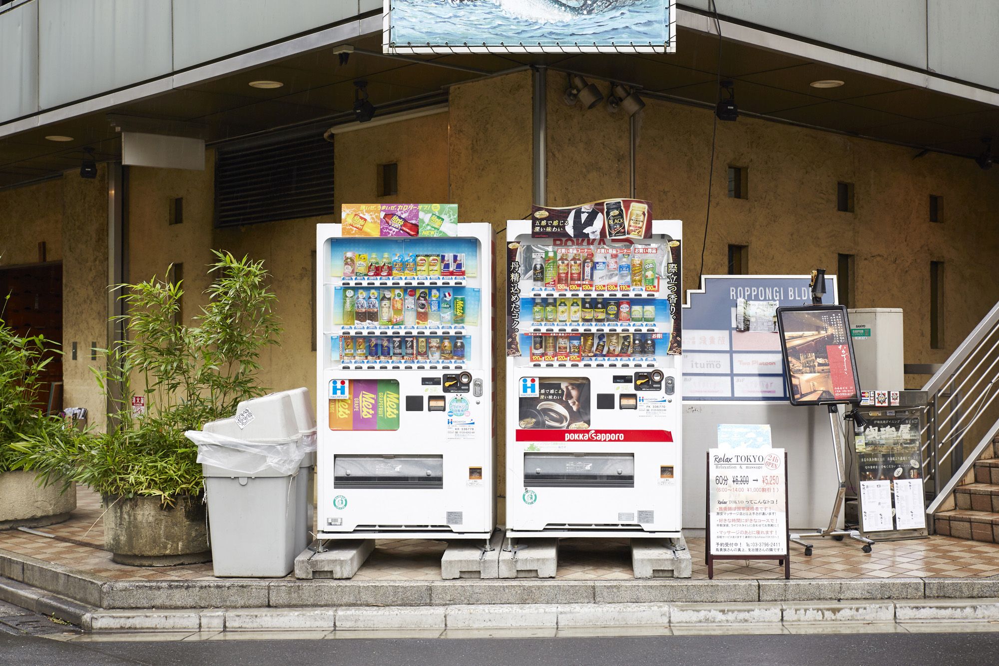 自動(dòng)售貨機,自動(dòng)售賣(mài)機,自動(dòng)售貨機價(jià)格,廣州售貨機,無(wú)人售貨機,智能自動(dòng)售貨機加盟,自動(dòng)販賣(mài)機,飲料自動(dòng)售貨機,廣州富宏智能售貨機