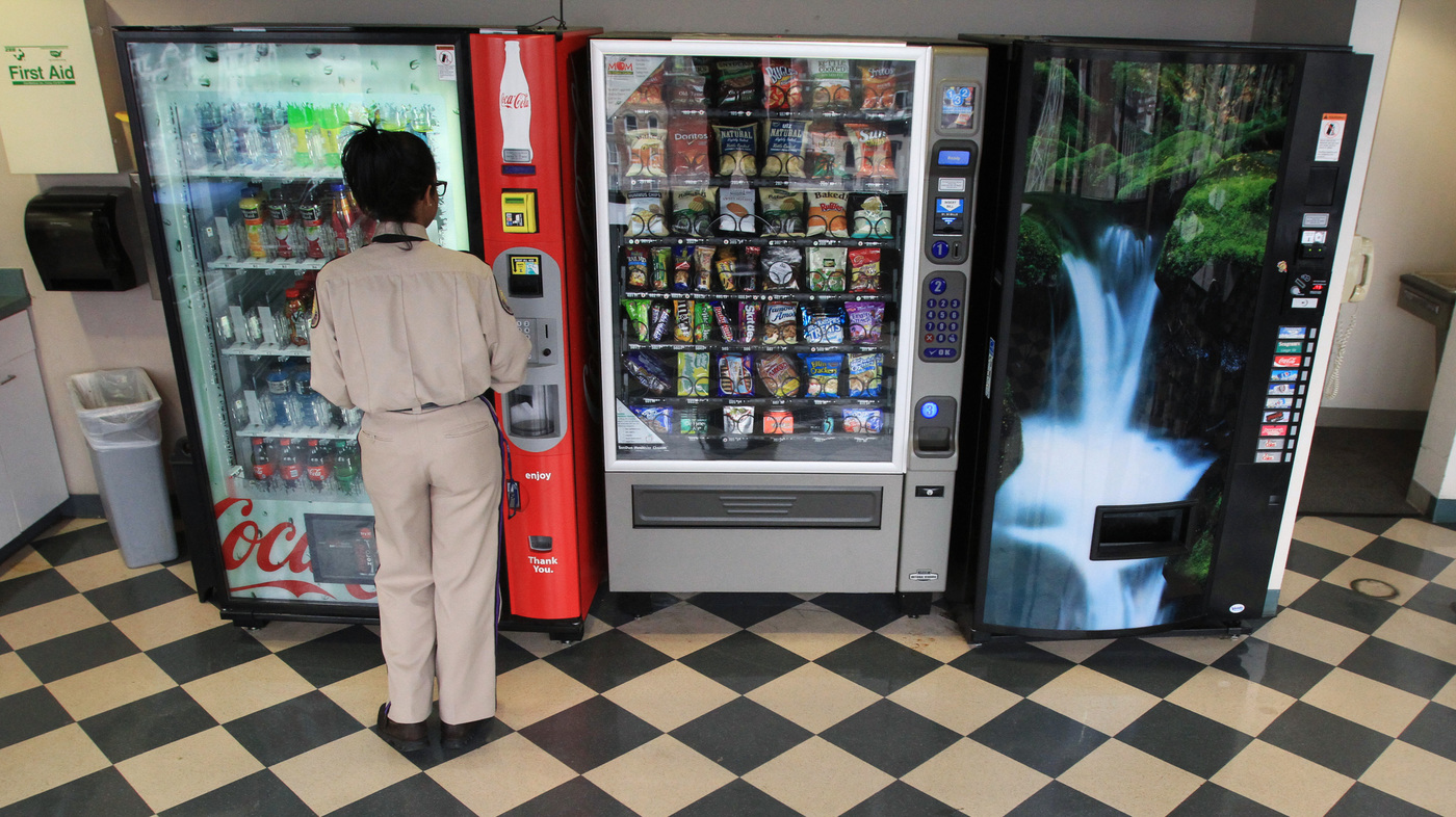 自動(dòng)售貨機,自動(dòng)售賣(mài)機,自動(dòng)售貨機價(jià)格,廣州售貨機,無(wú)人售貨機,智能自動(dòng)售貨機加盟,自動(dòng)販賣(mài)機,飲料自動(dòng)售貨機,廣州富宏智能售貨機